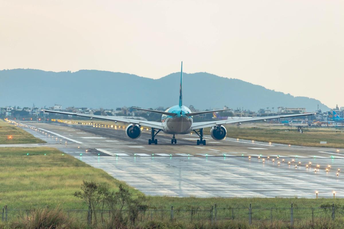 Urgent Canada eTA before a flight: a passenger jet on the runway at dusk, lined up for departure